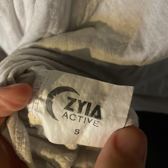 White Open Back Long Sleeve Zyia Top - Picture 4 of 5